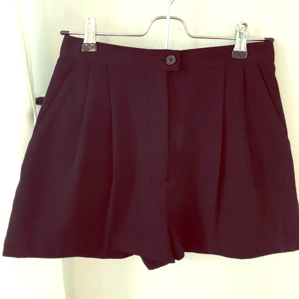 Intermix shorts with pockets black size 0